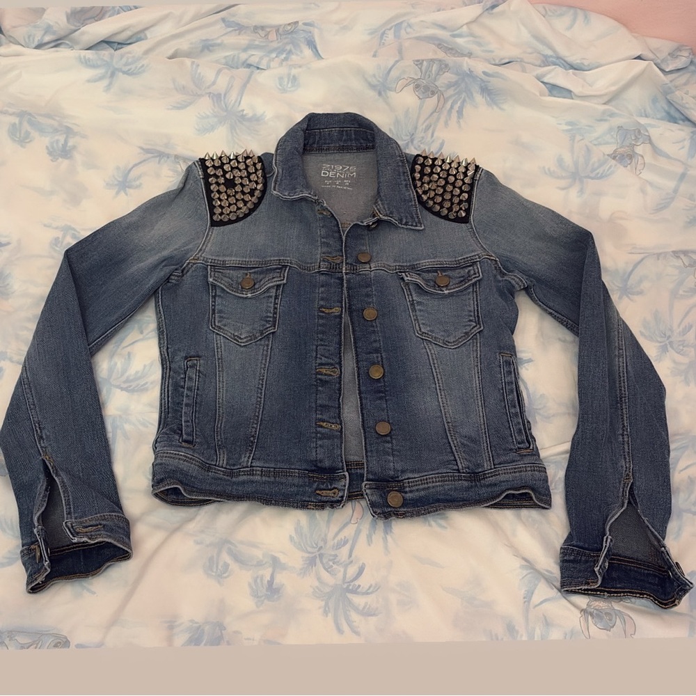 Zara Basic Deluxe Collection Studded Denim Stretchy Jacket Size M.